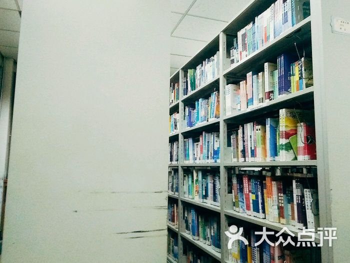 外国语学院图书馆图片 - 第1张