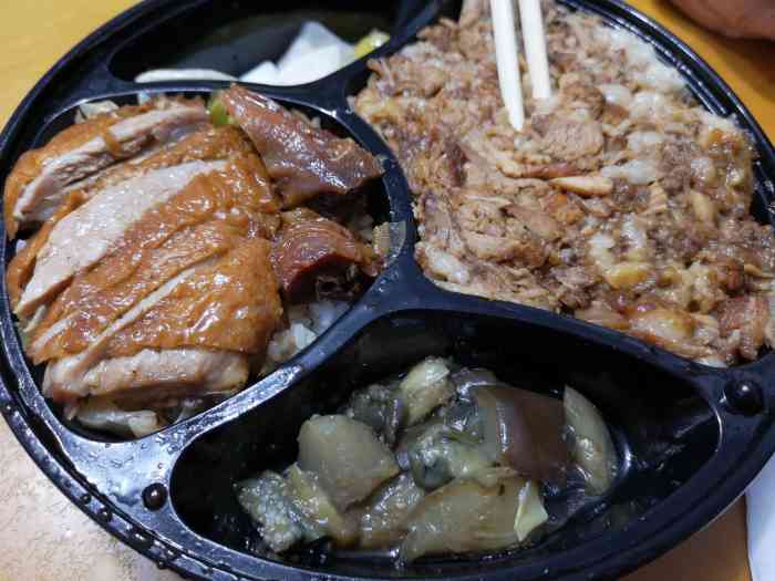隆江猪脚饭(天和国际店"味道不错,量也足.就在家附近,以后馋肉了.