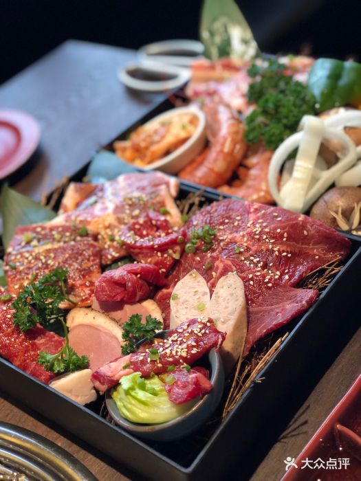 万福日式炭火烤肉烤肉大拼盘图片