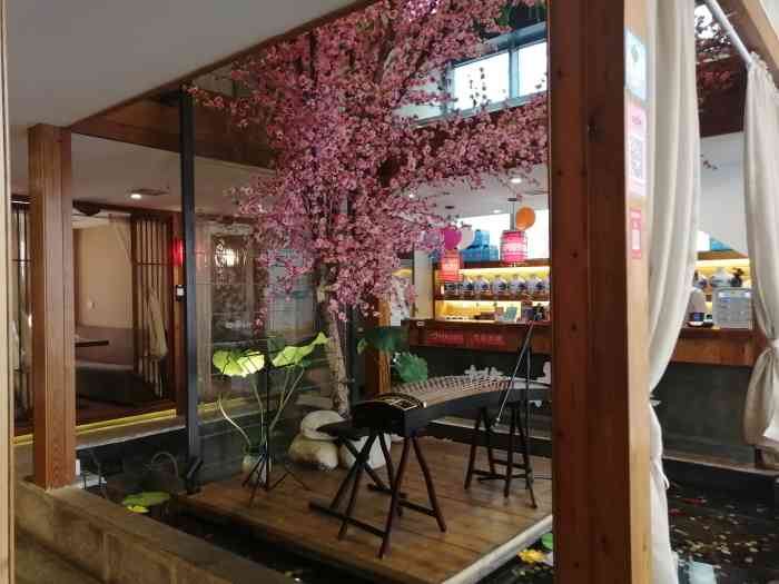 桃花醉小酒馆(青山店)-"这家店就在众圆斜对面,红坊里