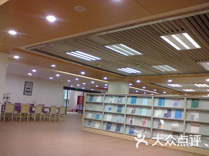 四川外语学院图书馆馆内一角图片 - 第6张