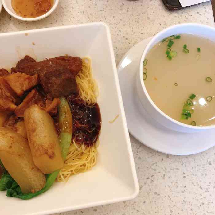 泰华烧腊茶餐厅(翠竹分店"牛腩河粉,鲜虾云吞,泰华大什扒套餐云吞面