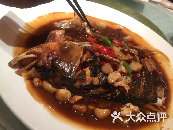 红烧鲢鱼头