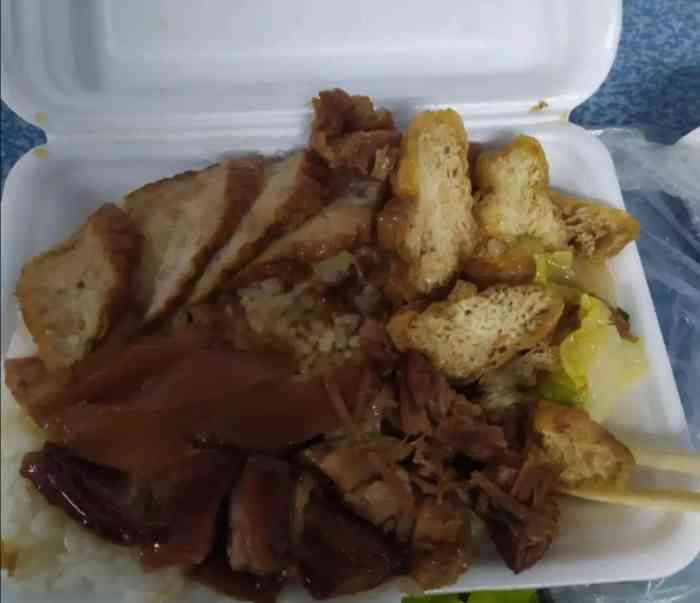 波记隆江猪脚饭"偶尔还是很想念猪脚饭的.点的外卖,分量真.