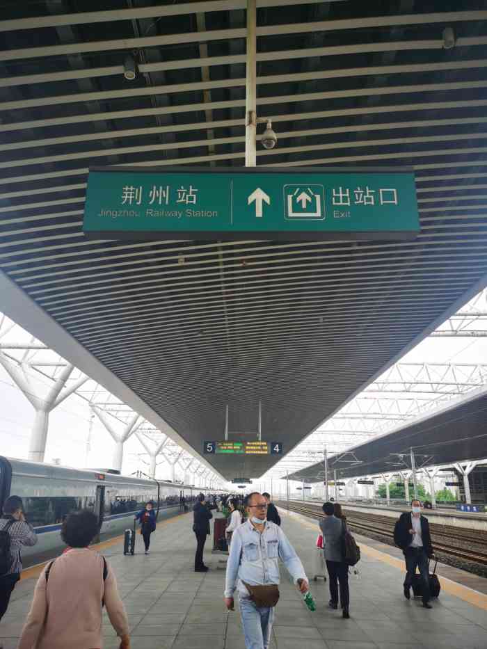 荆州站-"出站直行南下至凤鸣大道公交站能方便搭公交.