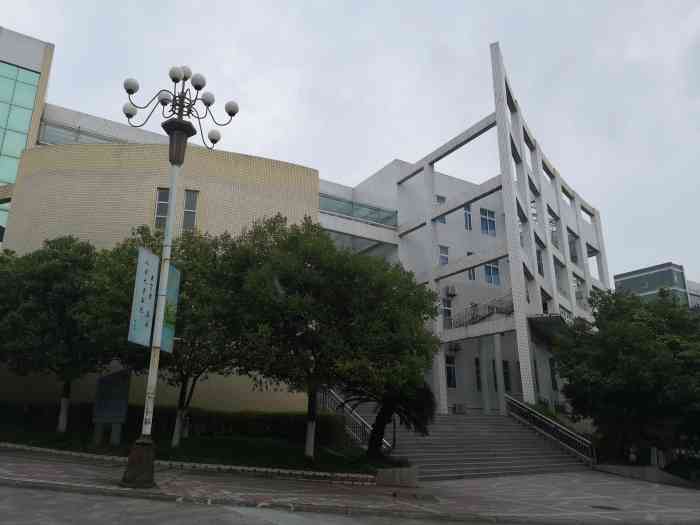 西华师范大学(新校区)-"很大的一个大学,3万多人.校园