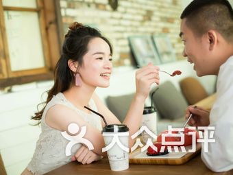 艾特婚纱团购_艾特莱斯婚纱图片(3)