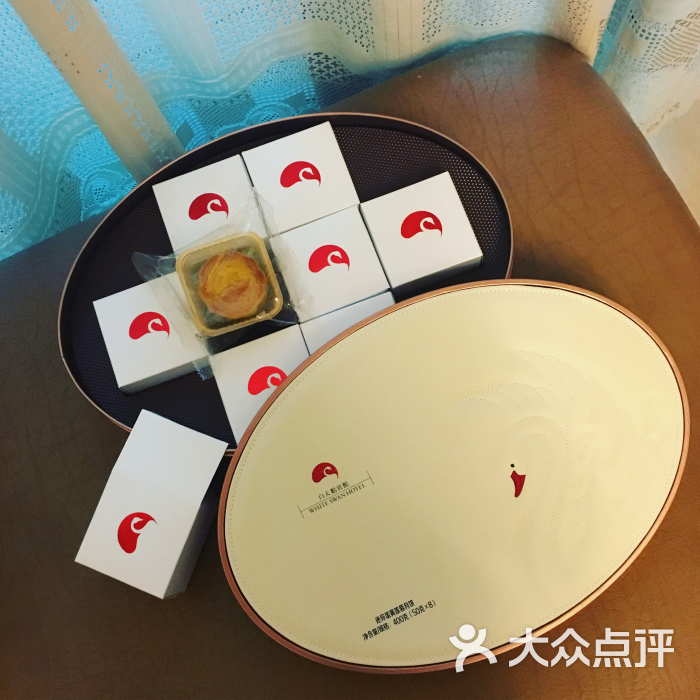 (很好)                          朋友送了一盒白天鹅的迷你蛋黄月饼