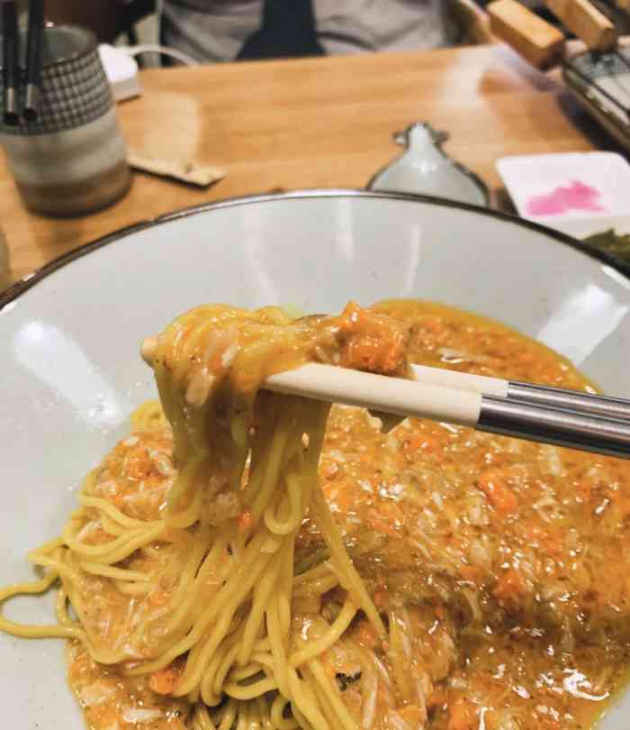 春节在上海吃了蟹家大院的蟹黄面就一直念念不忘,既然济南也有了蟹黄