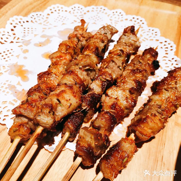 寻山烧肉羊肉串图片
