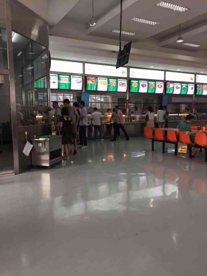 中国政法大学清真食堂-"大学清真食堂的早餐,为了保证