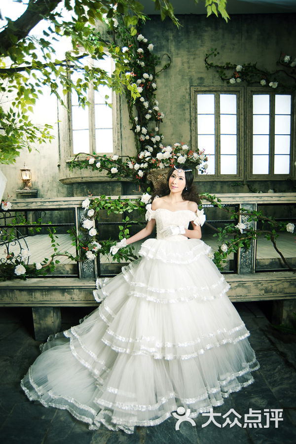 安庆薇薇新娘婚纱摄影_安庆橡树里婚纱摄影(3)
