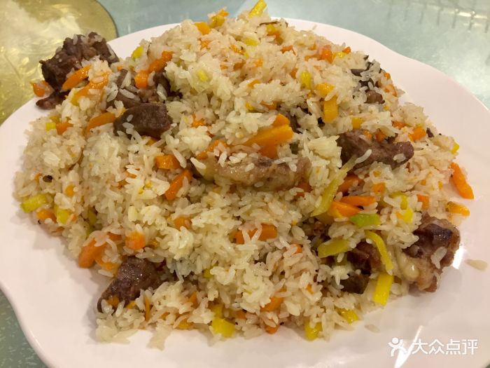 吐鲁番一家网红店,本地人游客都不少,好在.-艾