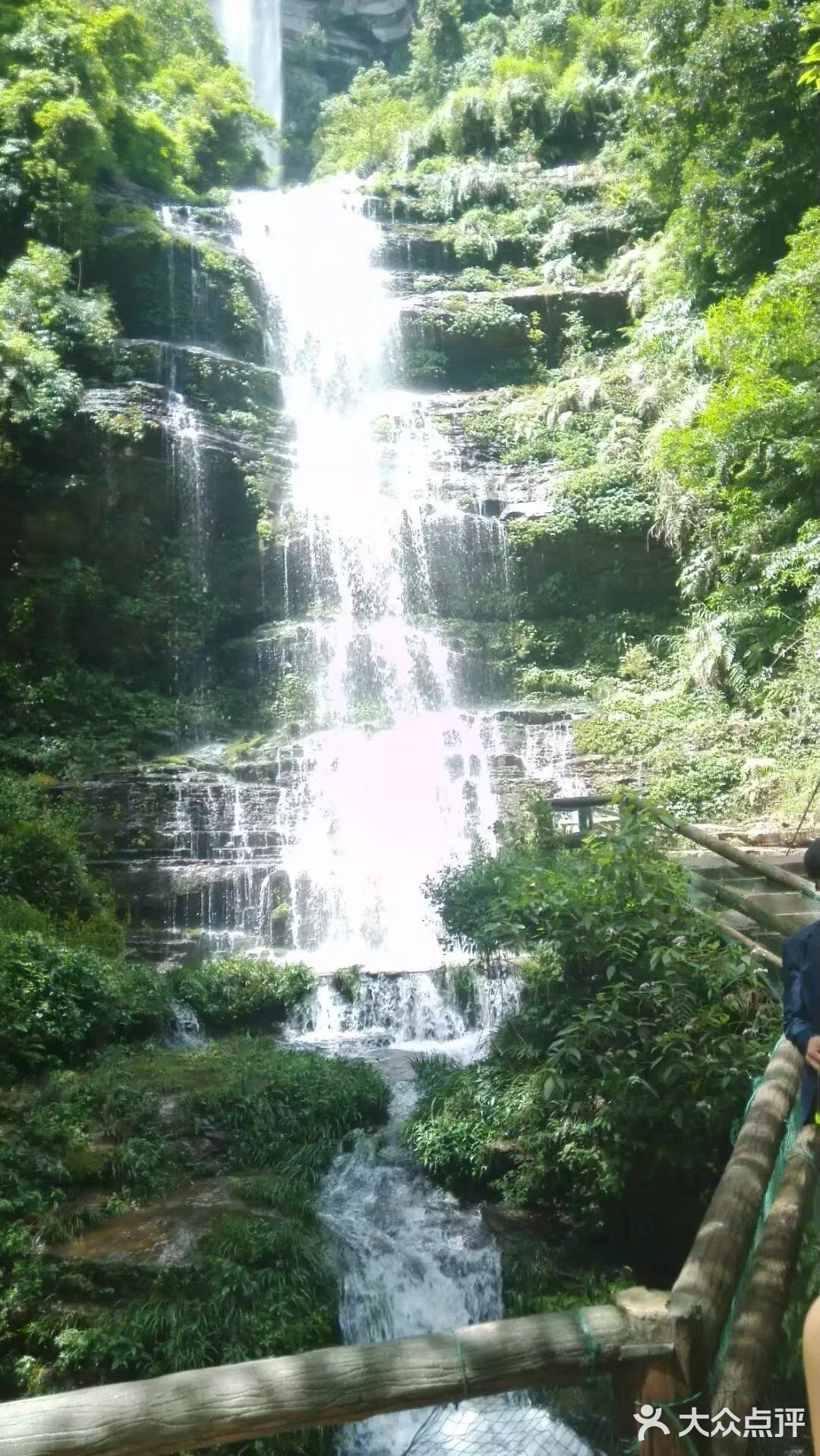 青山绿水,瀑布,好怀恋啊… 从一边入口进入