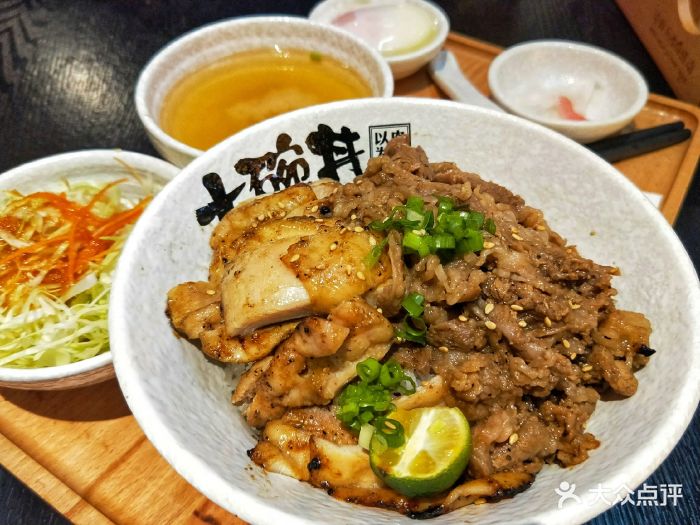 大碗丼烧肉饭(万虹广场店)-大碗过瘾双拼套餐图片-济南美食-大众点评