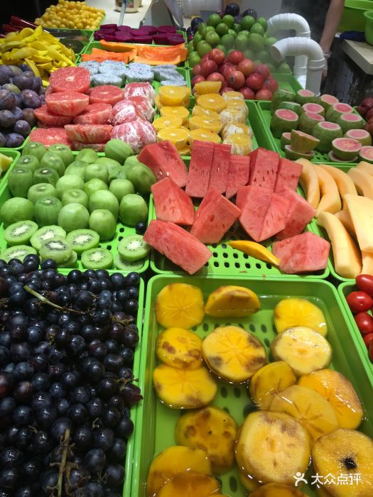 吃完饭,小伙伴想吃水果,刚好路过这里,就.-开