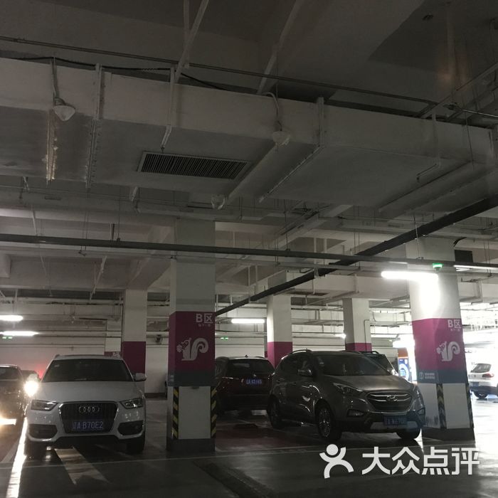 兴隆大奥莱停车场