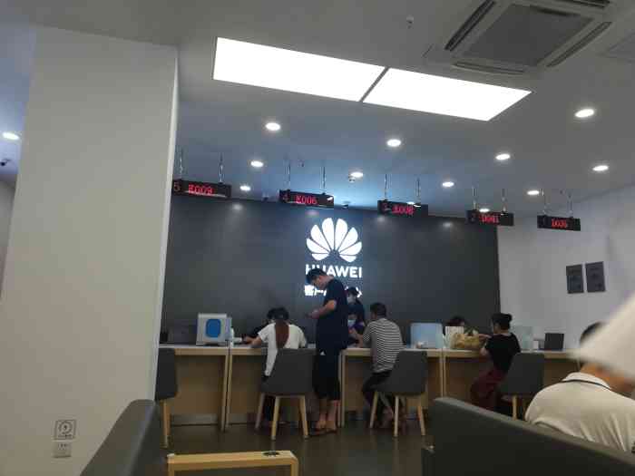 华为售后很好,每月第一周周五至周日都可以免费换膜,金卡客户1年内