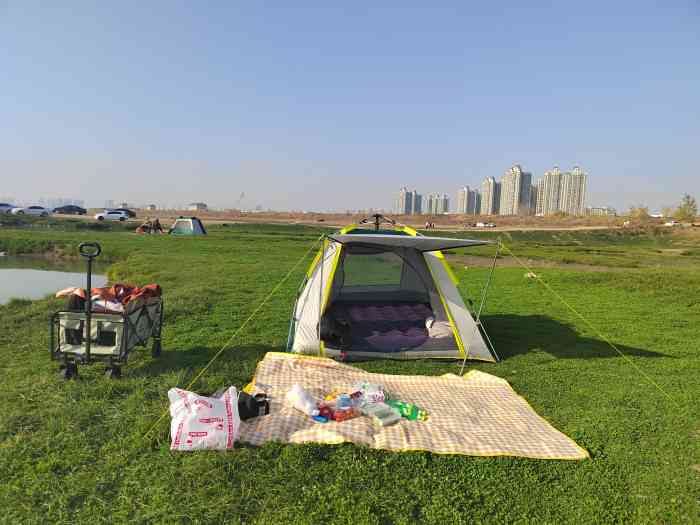 府河湿地-"第一次来府河边上 好多人在这里烧烤露营哦.