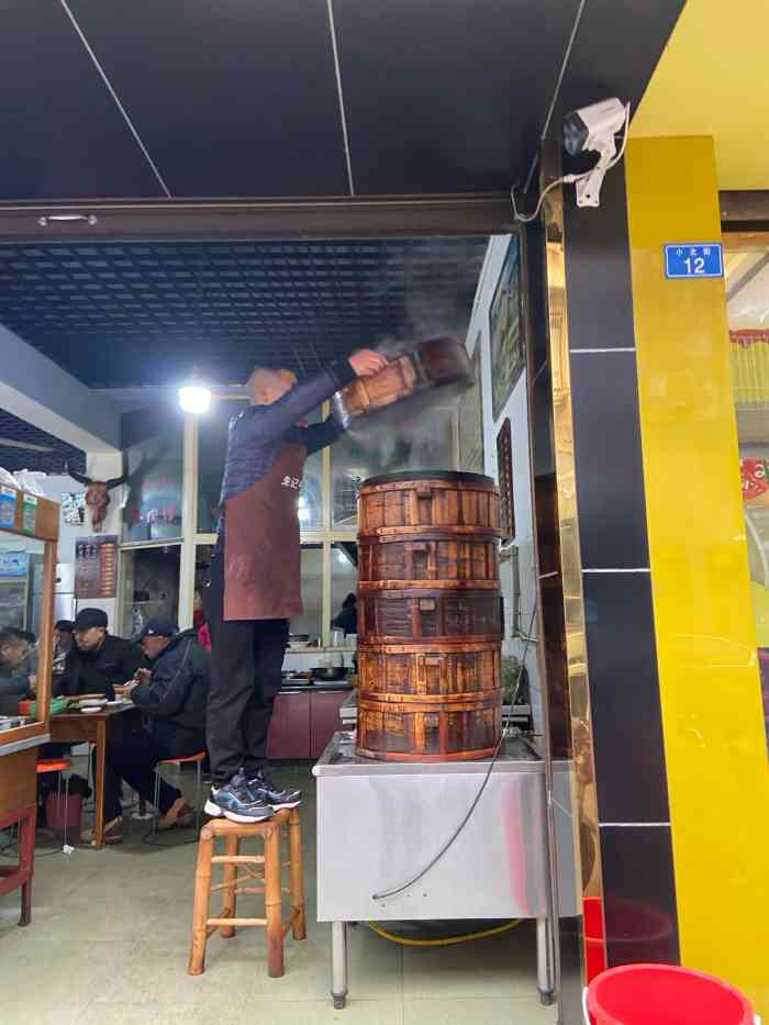 朱记牛肉馆"这是四川唐昌镇的线下网红店,也是生意很火.