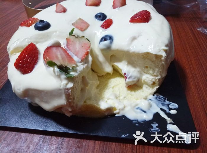 草莓芝士爆浆蛋糕