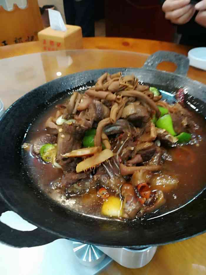 郭记怪味鸭(君山店"去的时候还有一张桌子,朋友快点去抢了.