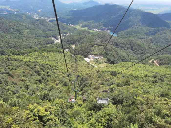 韶峰景区"天气非常地好'坐在缆车上,微风吹在身上那.