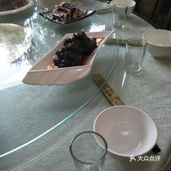 白天鹅喝茶价格人均_白天鹅简笔画(3)