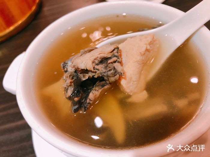 乌骨鸡炖汤