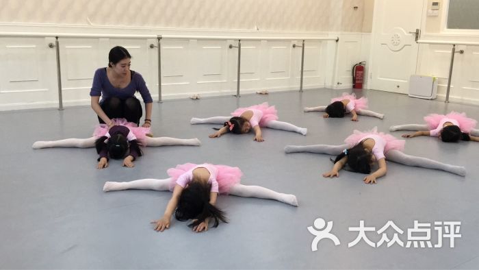 金芭蕾舞蹈(浦东世纪汇中心店)-劈叉图片-上海学习培训-大众点评网