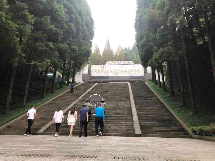 井冈山革命烈士陵园-"苍松翠柏,庄严肃穆.接受革命和.