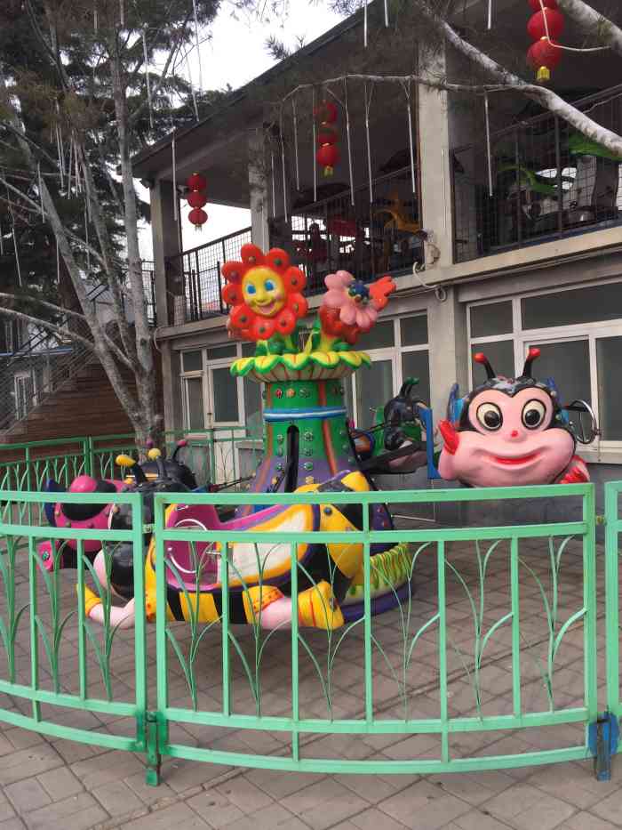 陶然亭公园北门儿童游乐场
