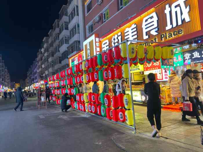 金街美食城"对于长春来说,桂林路是一个时尚的代名词.