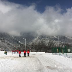 西岭雪山人均消费_西岭雪山(2)
