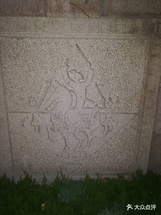 孙武公园在妇女儿童活动中心对面,这里空气.