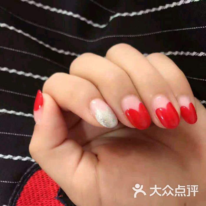 皇后.钟情汉良甲艺馆