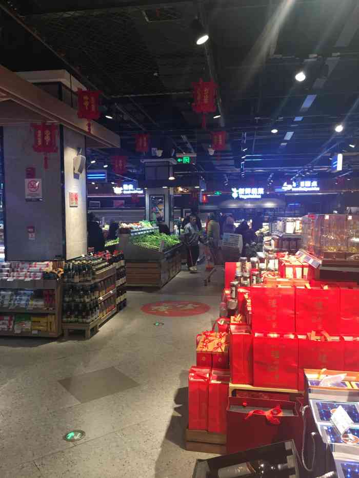 吉麦隆(扬州万象汇店)-"疫情期间 超市被挤爆了 和朋友一起来逛了.