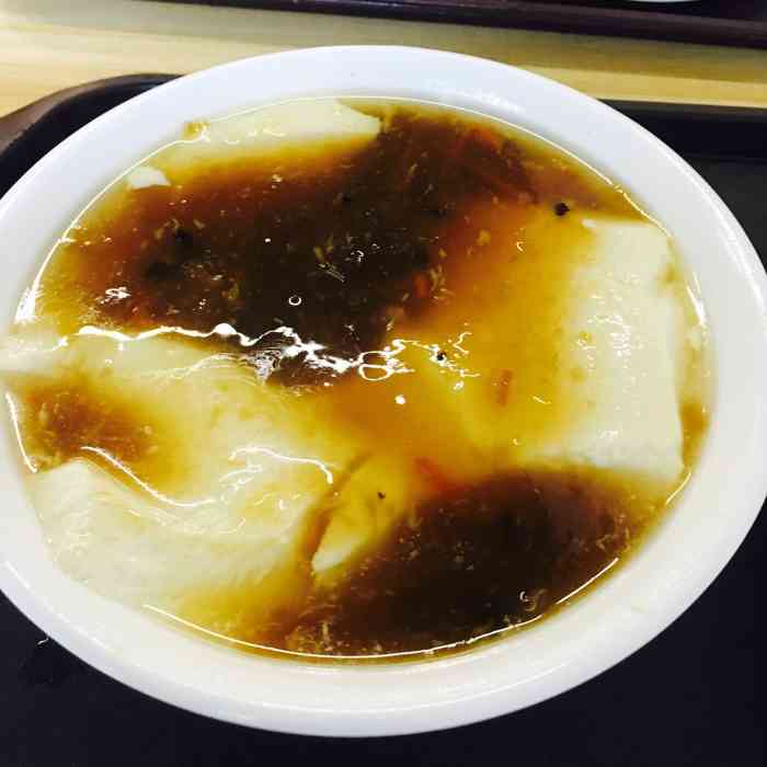 永和豆腐坊"这家小餐馆主营早餐类的,油条,豆腐脑,豆.