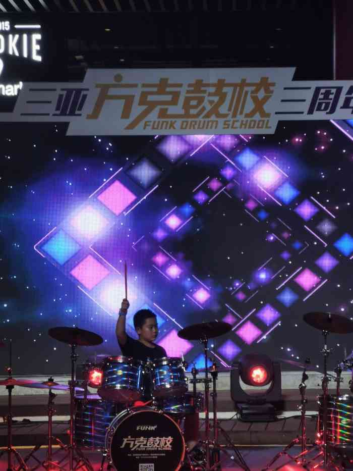 方克鼓校"方克鼓校位于福瑞房地产中心一楼,临街,停.