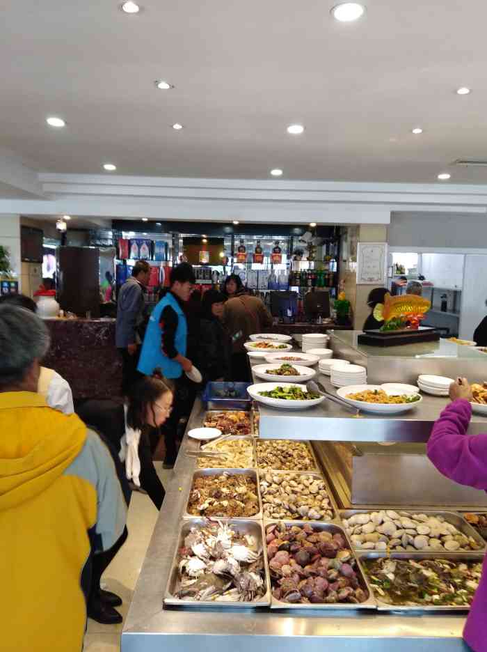 笑君海鲜自助在营口鲅鱼圈,这家店看来是很火,一进门,一楼满座,只看