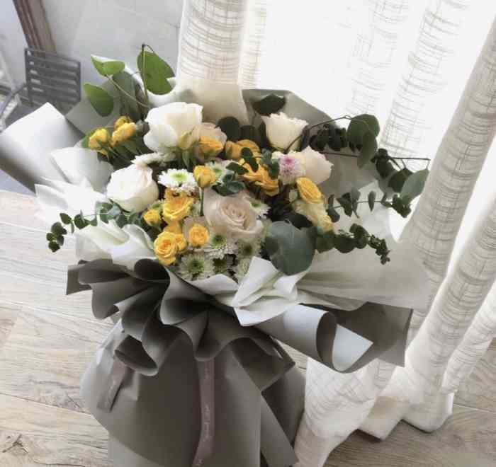 华丽鲜花店(万达广场店)-"儿生日母难日,送给母亲的花