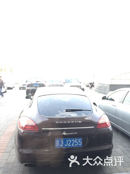 燕莎奥特莱斯购物中心停车场-图片-北京爱车