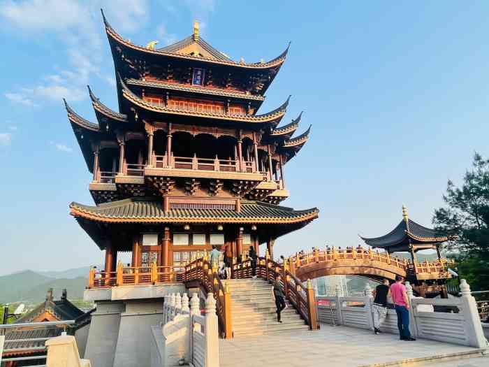 义乌景点鸡鸣山公园鸡鸣阁