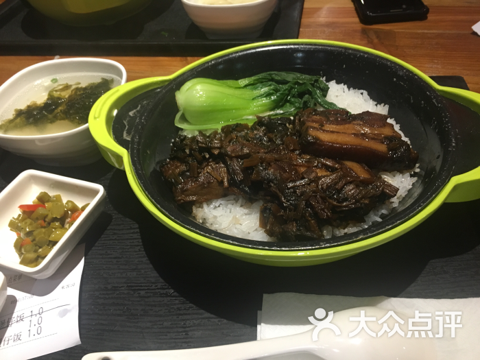 梅干菜扣肉煲仔饭