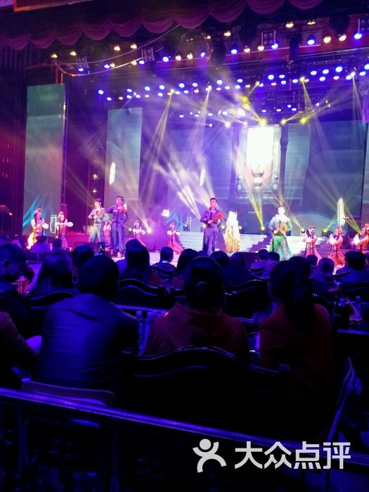 新中原大剧院:现在谁主持啊,以前不是洪宇吗?