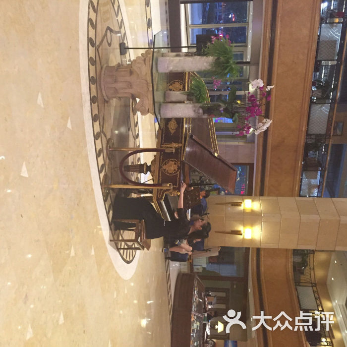 颐中皇冠假日酒店