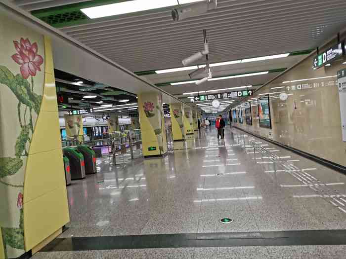 平时本来就很少坐地铁,今天第一次到杨柳河站来坐,这里位置非常好