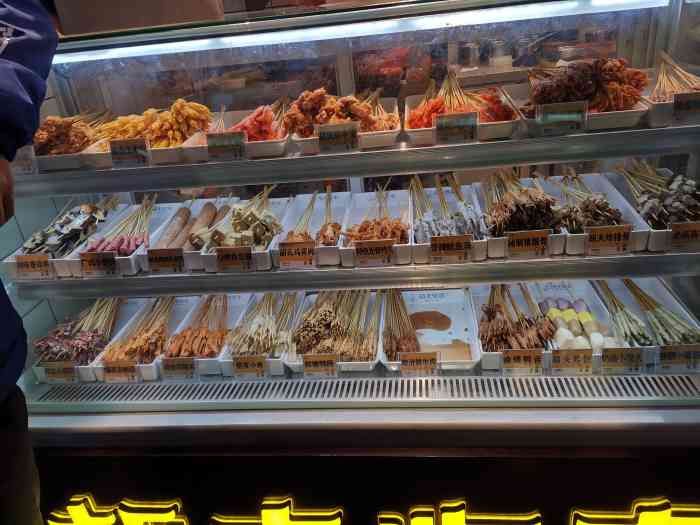 店内炸串种类很多,大多都是我在别的炸串店不曾看到的,点了一份坚果派