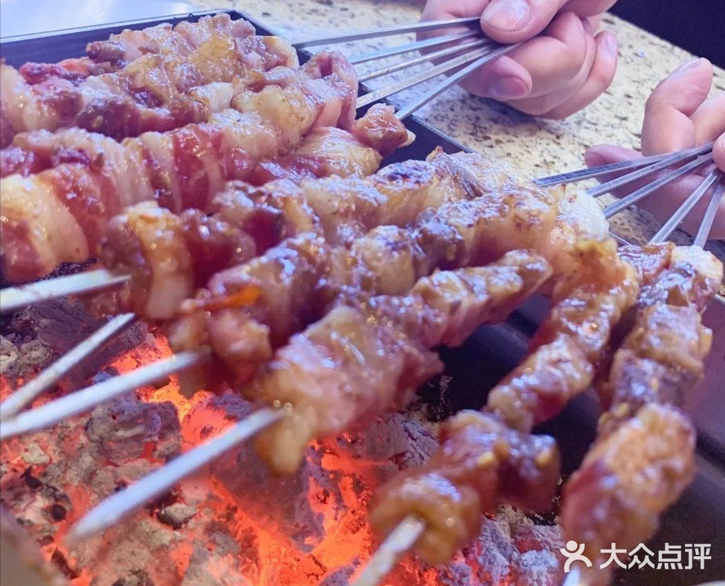 它在我心目中,是延吉市最被低估的一家烧烤烤串,金排鸡手,麻辣排骨串