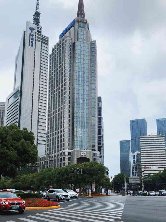 浦东发展银行大厦-"应该是浦发银行最大的银行了吧[].